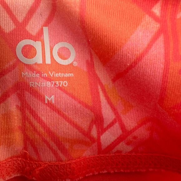 Alo Size Medium Leggings Pink‎ Geometric Capri Cropped Athletic Gym Running - Picture 4 of 5